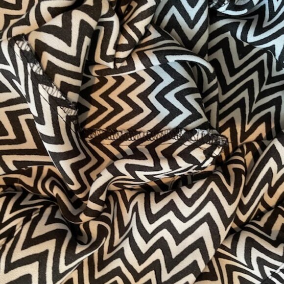 ZAC & RACHEL SLEEVELESS BLOUSE M – White/Black ZIGZAG LINES - Picture 8 of 8